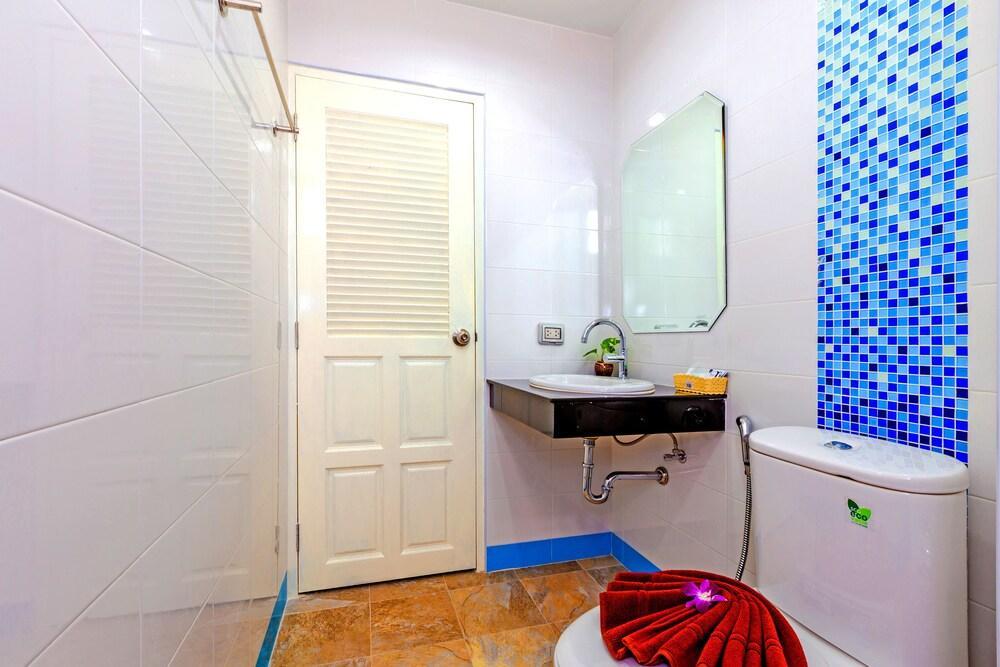 Phusita Hotel - Sha Certified Patong Экстерьер фото