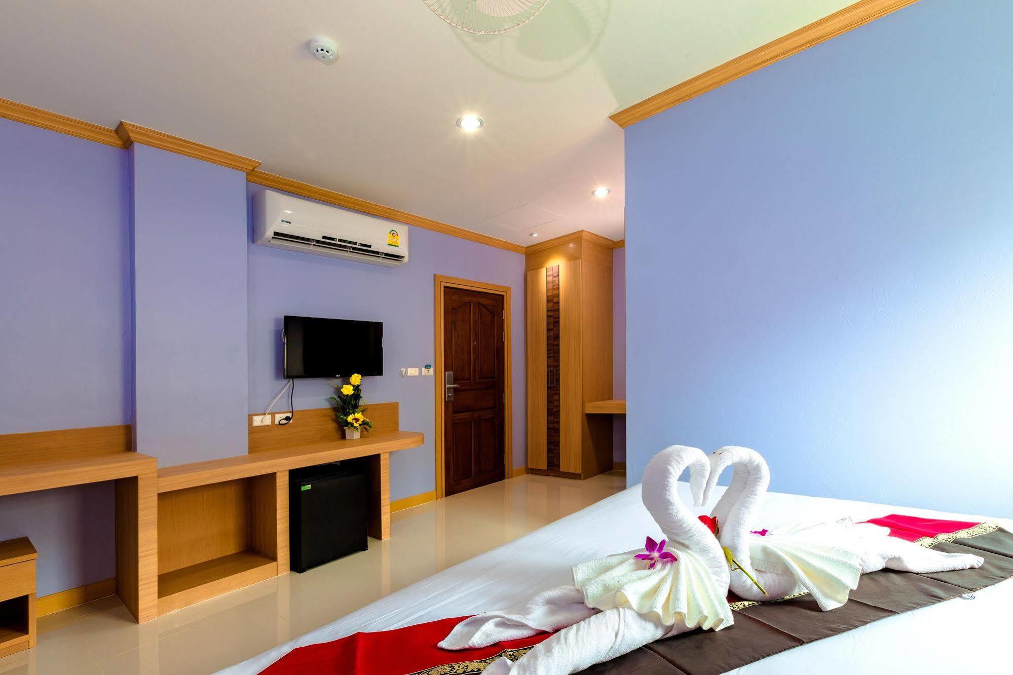 Phusita Hotel - Sha Certified Patong Экстерьер фото
