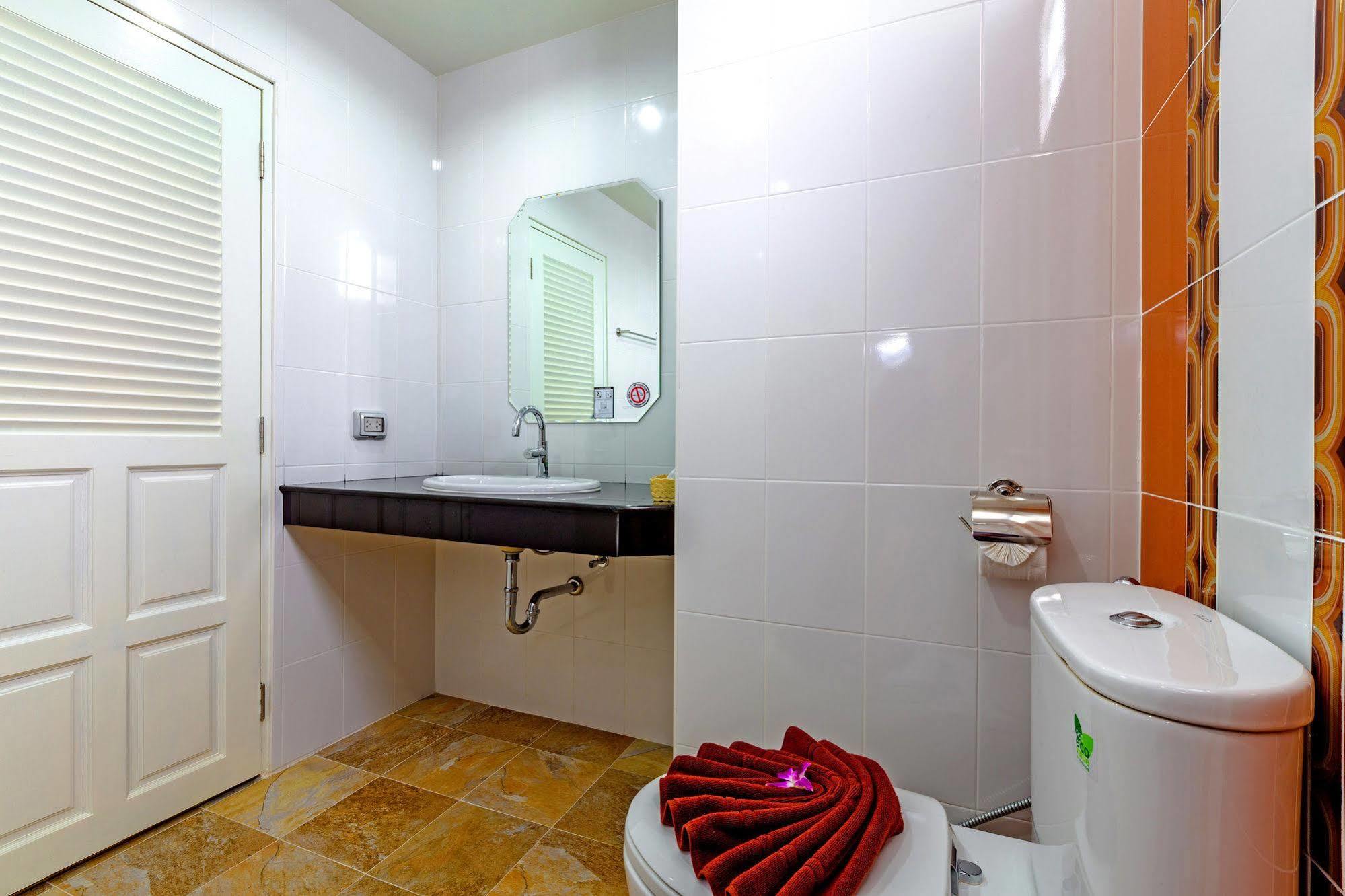 Phusita Hotel - Sha Certified Patong Экстерьер фото