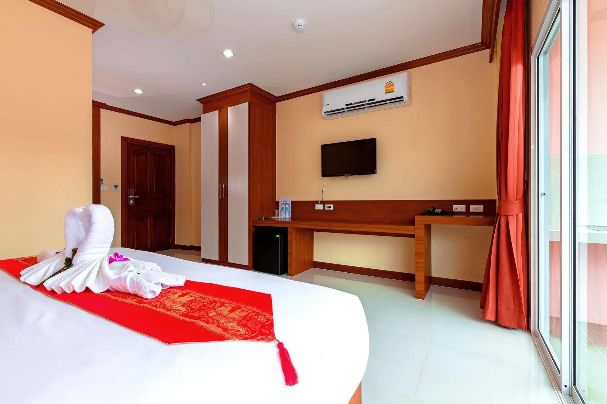 Phusita Hotel - Sha Certified Patong Экстерьер фото